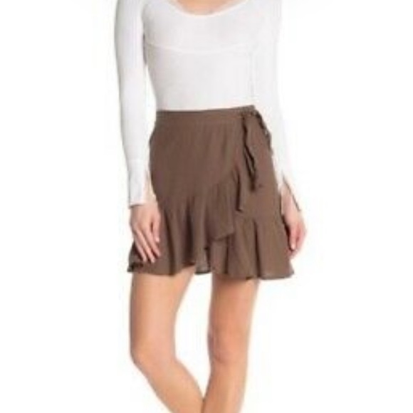 BNWT Free People Wrap Mini Skirt in Bitter Olive size 0! - Picture 1 of 4